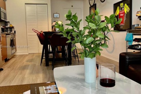 Condominio en alquiler en Miami, Florida, 1 dormitorio, 54.63 m2 № 2011771 - foto 7