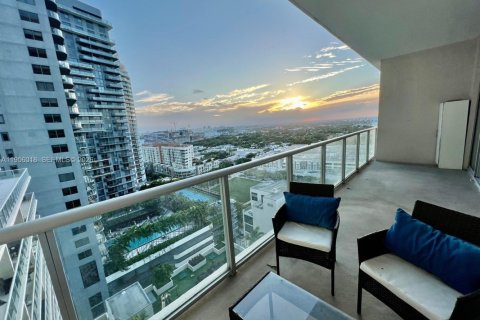 Condominio en Miami, Florida, 1 dormitorio  № 2011771