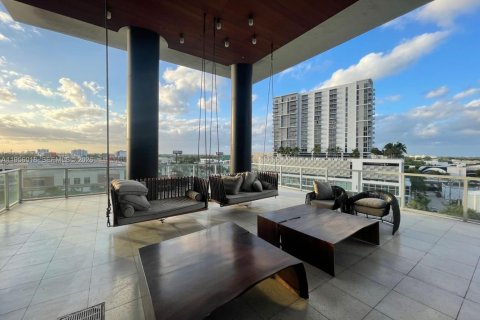 Condominio en alquiler en Miami, Florida, 1 dormitorio, 54.63 m2 № 2011771 - foto 13