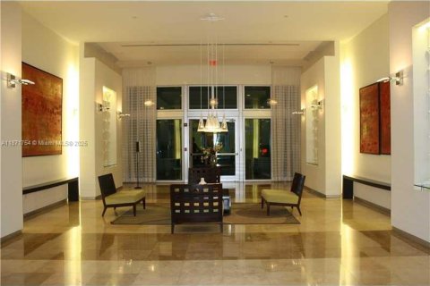 Condo in Miami, Florida, 1 bedroom  № 1930067 - photo 1