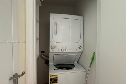 Снять в аренду кондоминиум в Майами, Флорида 1 спальня, 84.17м2, № 1930067 - фото 15