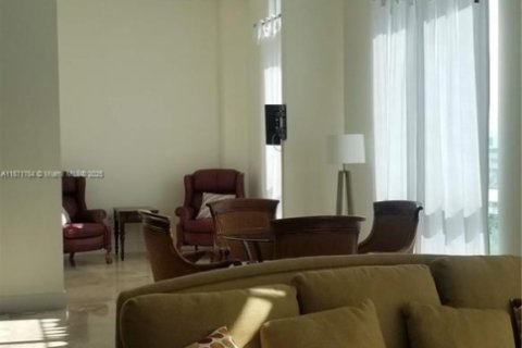 Condo in Miami, Florida, 1 bedroom  № 1930067 - photo 5