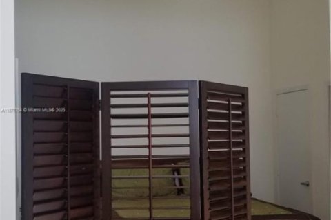 Condo in Miami, Florida, 1 bedroom  № 1930067 - photo 6