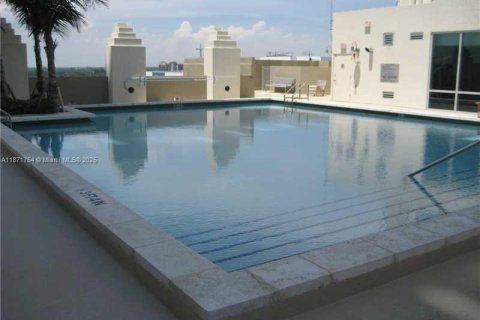 Condo in Miami, Florida, 1 bedroom  № 1930067 - photo 7