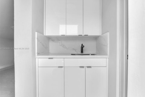 Снять в аренду виллу или дом в Майами, Флорида 1 спальня, № 1957928 - фото 6