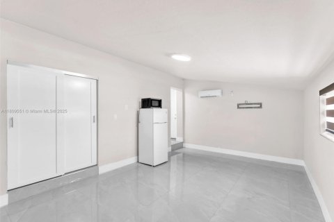 Снять в аренду виллу или дом в Майами, Флорида 1 спальня, № 1957928 - фото 4