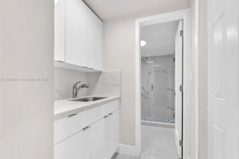 Снять в аренду виллу или дом в Майами, Флорида 1 спальня, № 1957928 - фото 5