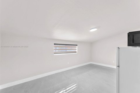 Снять в аренду виллу или дом в Майами, Флорида 1 спальня, № 1957928 - фото 7