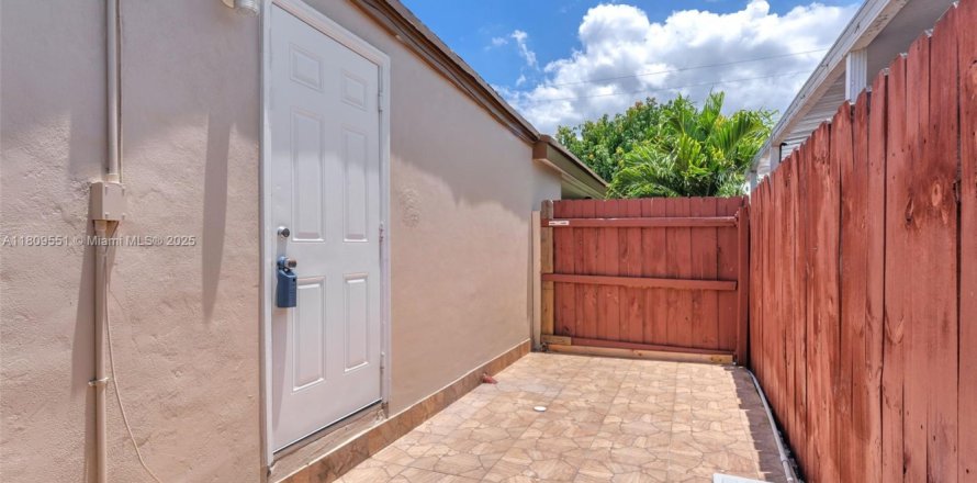 Дом в Майами, Флорида 1 спальня № 1957928