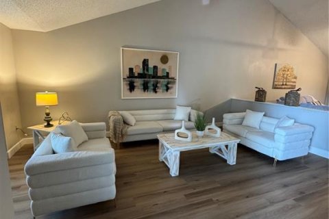 Villa ou maison à louer à Kissimmee, Floride: 3 chambres, 159.51 m2 № 1916369 - photo 2