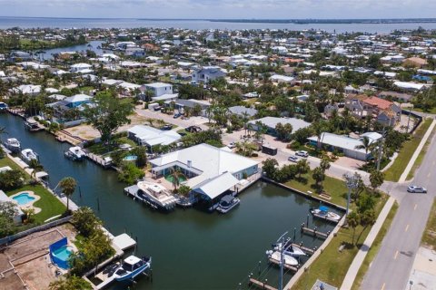 Villa ou maison à vendre à Holmes Beach, Floride: 4 chambres, 331.66 m2 № 1838923 - photo 3