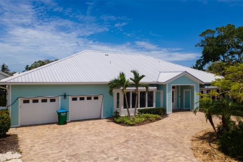 Villa ou maison à vendre à Holmes Beach, Floride: 4 chambres, 331.66 m2 № 1838923 - photo 1