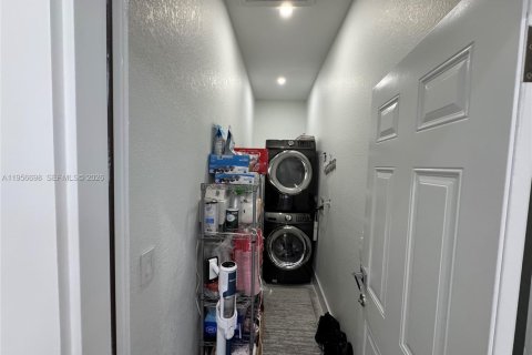 House in Homestead, Florida 3 bedrooms, 156.82 sq.m. № 2011590 - photo 20