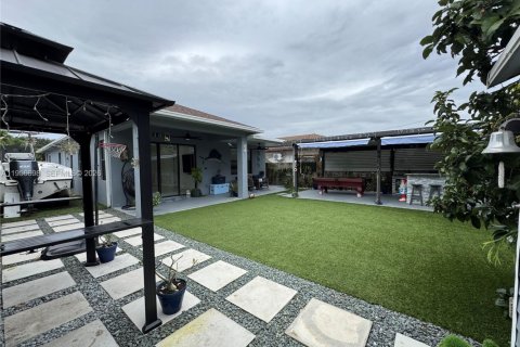 House in Homestead, Florida 3 bedrooms, 156.82 sq.m. № 2011590 - photo 25