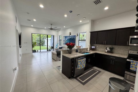 House in Homestead, Florida 3 bedrooms, 156.82 sq.m. № 2011590 - photo 6