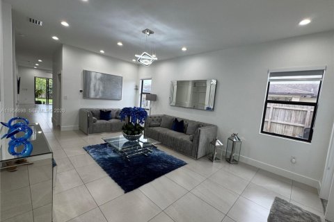 House in Homestead, Florida 3 bedrooms, 156.82 sq.m. № 2011590 - photo 5