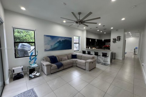 House in Homestead, Florida 3 bedrooms, 156.82 sq.m. № 2011590 - photo 9