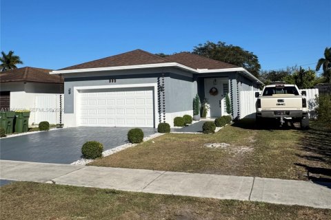 House in Homestead, Florida 3 bedrooms, 156.82 sq.m. № 2011590