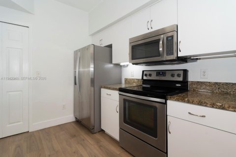 Condo in Aventura, Florida, 3 bedrooms  № 2059867 - photo 9