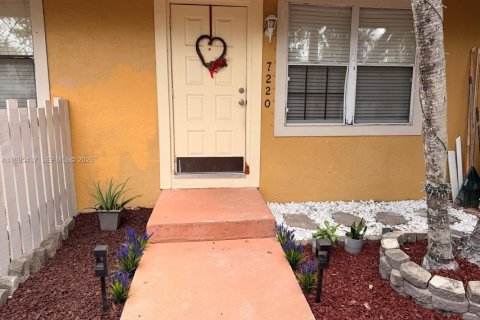 House in Tamarac, Florida 1 bedroom, 51.1 sq.m. № 2063851