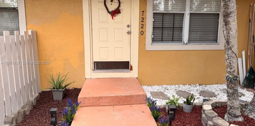 House in Tamarac, Florida 1 bedroom, 51.1 sq.m. № 2063851