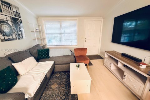 House in Tamarac, Florida 1 bedroom, 51.1 sq.m. № 2063851 - photo 5