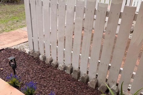 House in Tamarac, Florida 1 bedroom, 51.1 sq.m. № 2063851 - photo 4