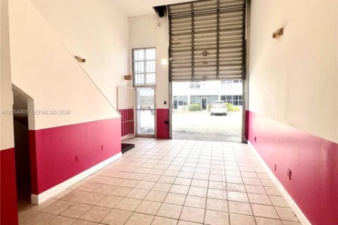 Propiedad comercial en venta en Miami, Florida № 2269528 - foto 10