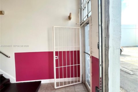 Propiedad comercial en venta en Miami, Florida № 2269528 - foto 5