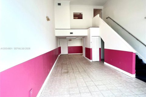 Propiedad comercial en venta en Miami, Florida № 2269528 - foto 6