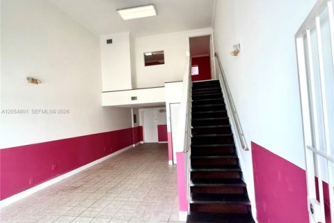 Propiedad comercial en venta en Miami, Florida № 2269528 - foto 4