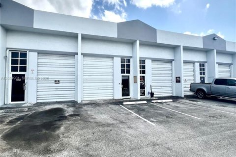 Propiedad comercial en venta en Miami, Florida № 2269528 - foto 2