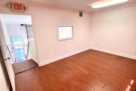 Propiedad comercial en venta en Miami, Florida № 2269528 - foto 12