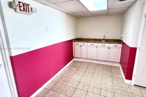 Propiedad comercial en venta en Miami, Florida № 2269528 - foto 9
