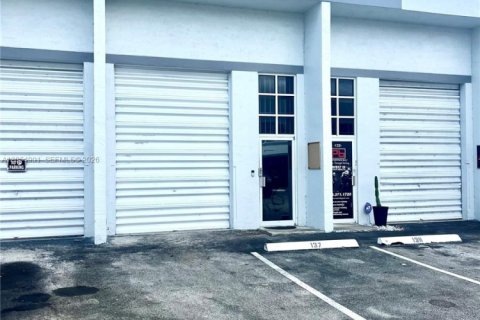 Propiedad comercial en Miami, Florida № 2269528
