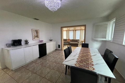 Apartment in Fort Lauderdale, Florida 2 bedrooms, 308.06 sq.m. № 2391773 - photo 3