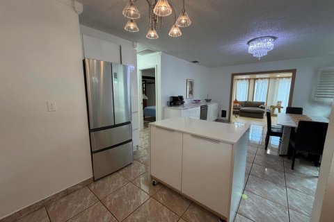 Apartment in Fort Lauderdale, Florida 2 bedrooms, 308.06 sq.m. № 2391773 - photo 7