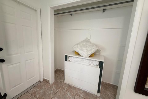 Apartment in Fort Lauderdale, Florida 2 bedrooms, 308.06 sq.m. № 2391773 - photo 14