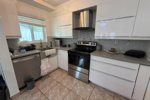 Apartment in Fort Lauderdale, Florida 2 bedrooms, 308.06 sq.m. № 2391773 - photo 6