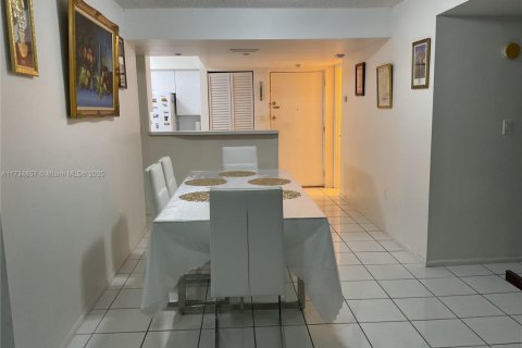 Condo in Miami, Florida, 3 bedrooms  № 1811222 - photo 6