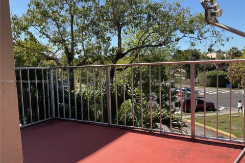 Condo in Miami, Florida, 3 bedrooms  № 1811222 - photo 5