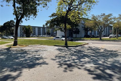 Condo in Miami, Florida, 3 bedrooms  № 1811222 - photo 29