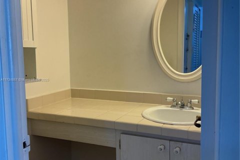 Condo in Miami, Florida, 3 bedrooms  № 1811222 - photo 9