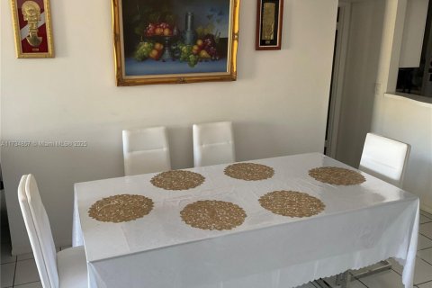 Condo in Miami, Florida, 3 bedrooms  № 1811222 - photo 7