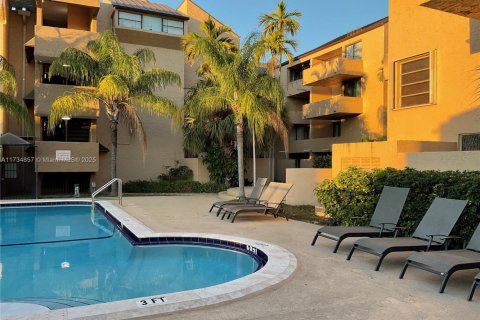 Condo in Miami, Florida, 3 bedrooms  № 1811222 - photo 1
