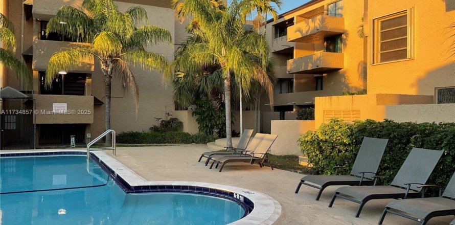 Condo in Miami, Florida, 3 bedrooms № 1811222