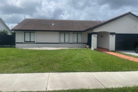 Casa en venta en Miami, Florida, 4 dormitorios, 183.02 m2 № 1703484 - foto 1