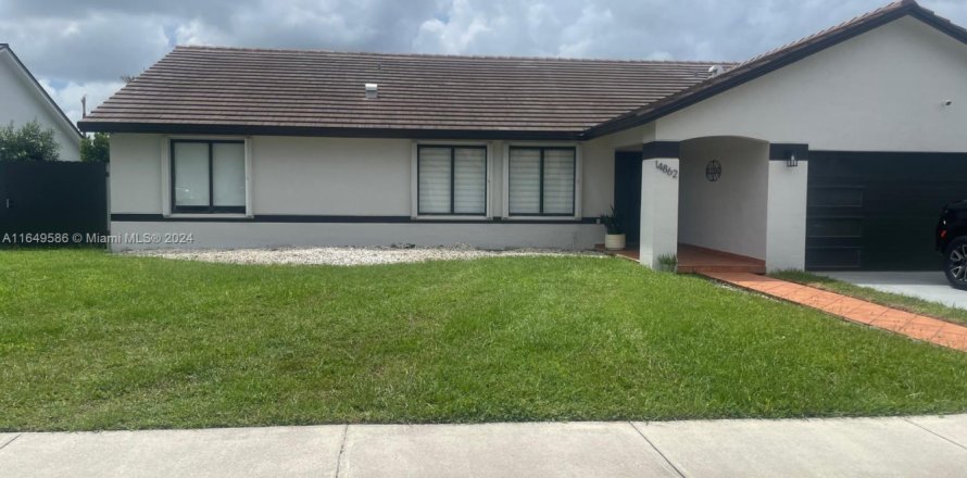Casa en Miami, Florida 4 dormitorios, 183.02 m2 № 1703484