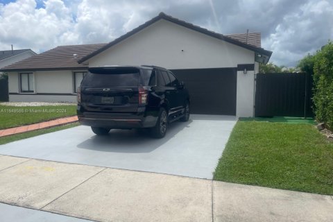 Casa en venta en Miami, Florida, 4 dormitorios, 183.02 m2 № 1703484 - foto 3