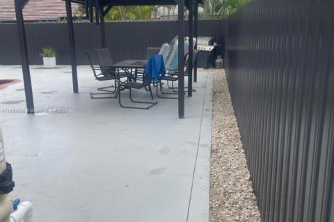 Casa en venta en Miami, Florida, 4 dormitorios, 183.02 m2 № 1703484 - foto 5
